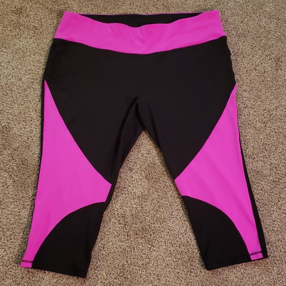 Livi Active Black Color-Blocked Cropped Leggings